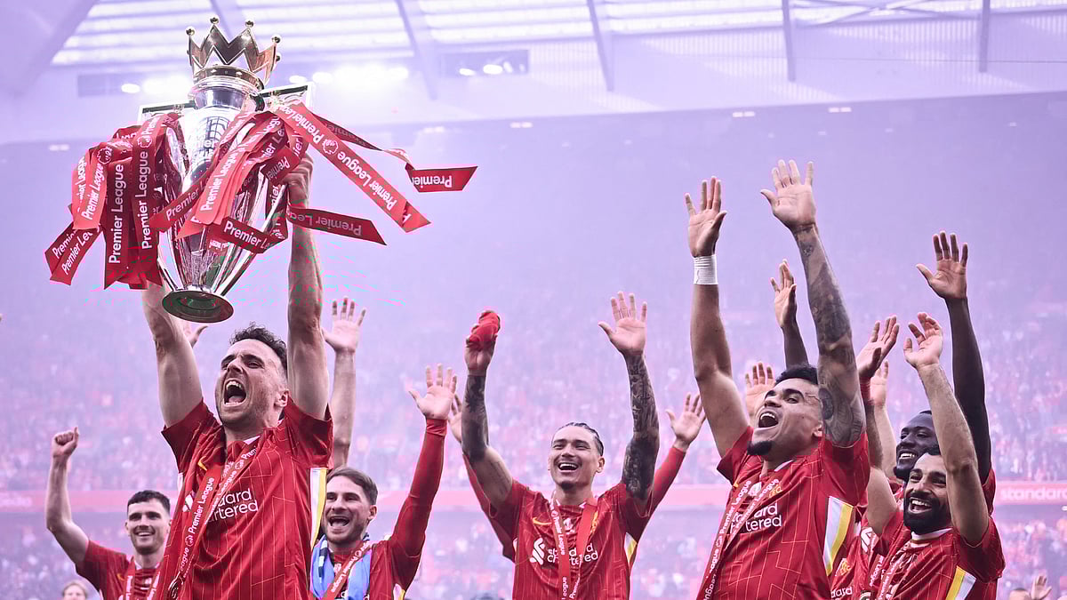 Diogo Jota lifts the Premier League title