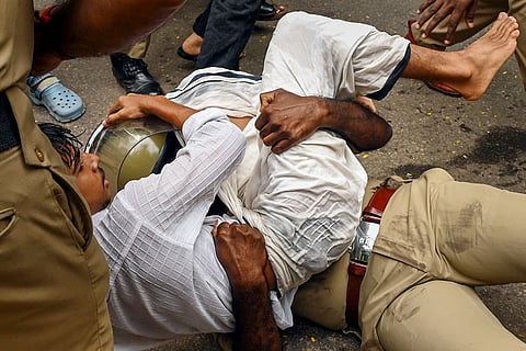 Protest against suspension of Kerala University Registrar