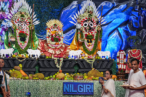 Mamata Banerjee seeks blessings of Lord Jagannath