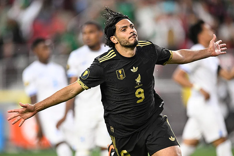 CONCACAF Gold Cup 2025 semifinal match Mexico vs Honduras in California: Raúl Jiménez