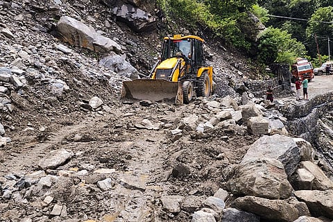 Landslide near Sonprayag temporarily suspend Kedarnath Yatra in U'khand