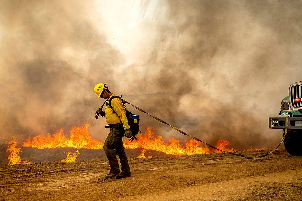 | Photo: AP/Noah Berger : California Wildfires 