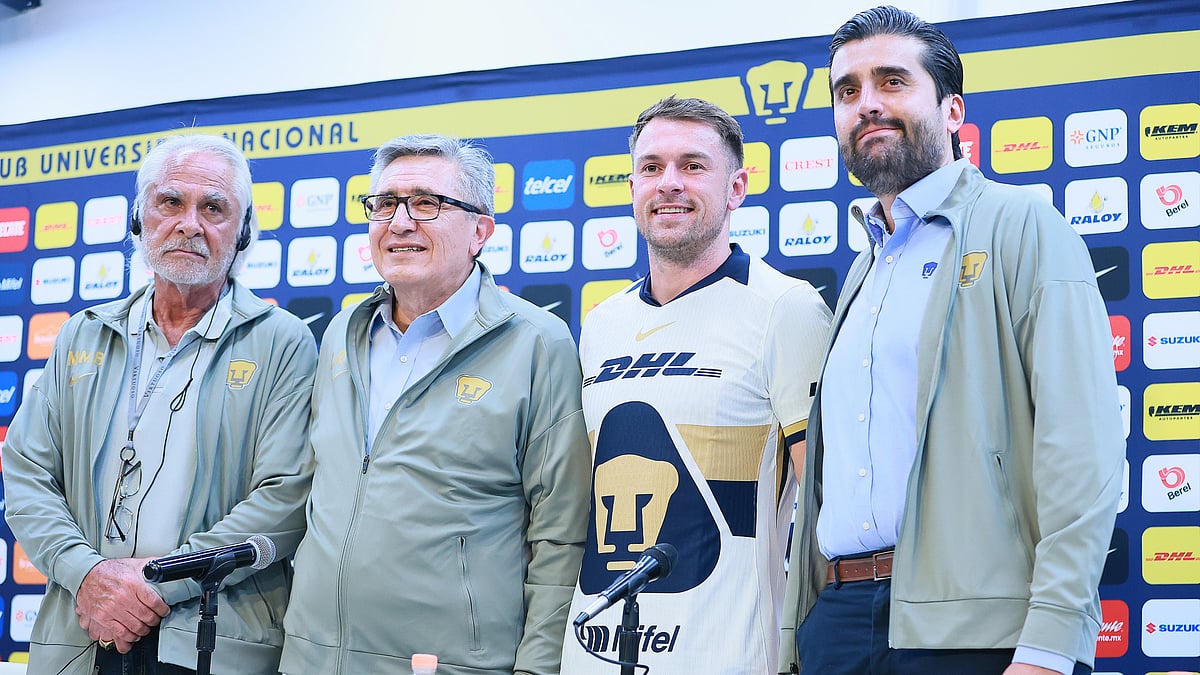 File : Aaron Ramsey pictured at his unveiling at Pumas UNAM.