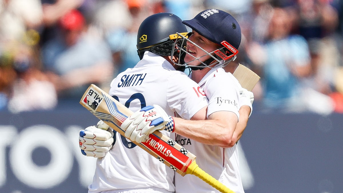 England's Jamie Smith and Harry Brook - null