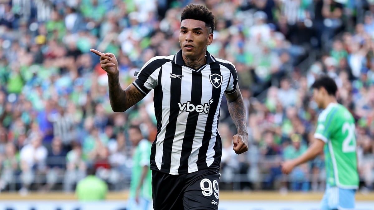 Igor Jesus joins Nottingham Forest