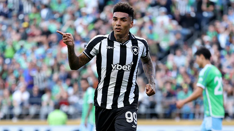 Igor Jesus joins Nottingham Forest