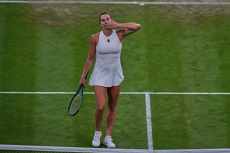 Wimbledon Tennis: Aryna Sabalenka vs Emma Raducanu - | Photo: AP/Joanna Chan