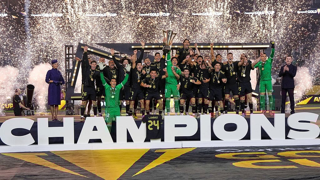 AP/David J. Phillip : Mexico players and staff celebrate after their win in the CONCACAF Gold Cup final soccer match against the United States in Houston.