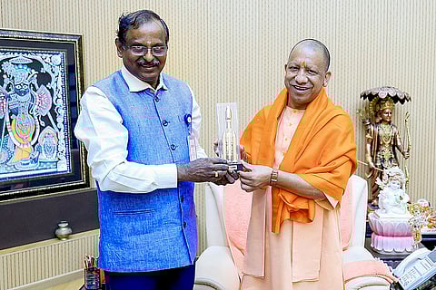 Yogi Adityanath meets V Narayanan