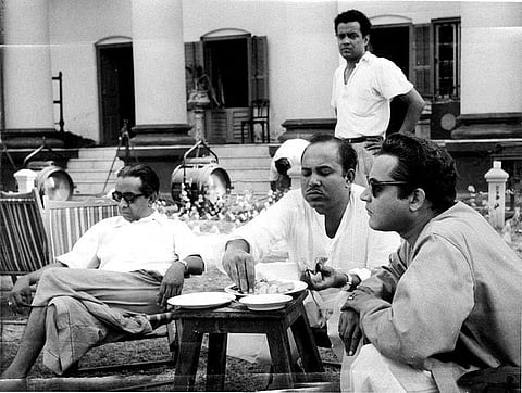 Abrar Alvi on the set of Sahib Bibi Aur Ghulam