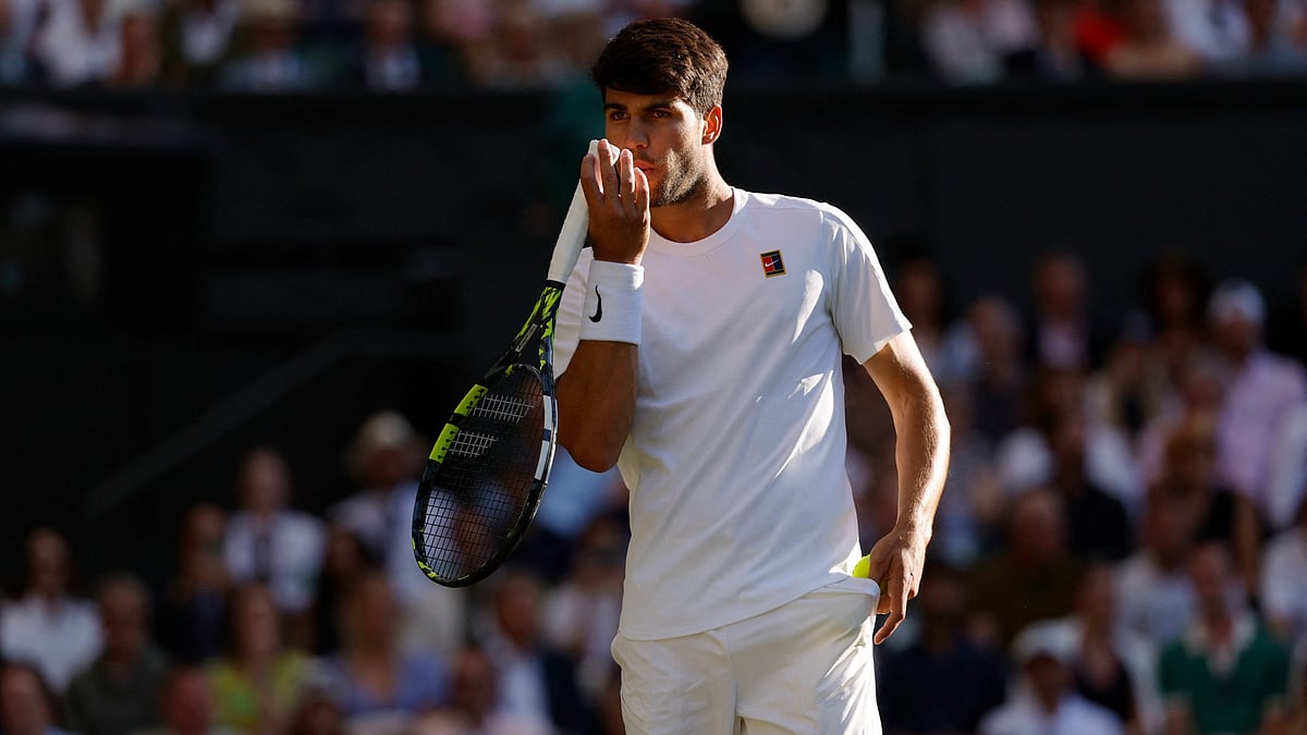 Carlos Alcaraz eased into the semi-finals