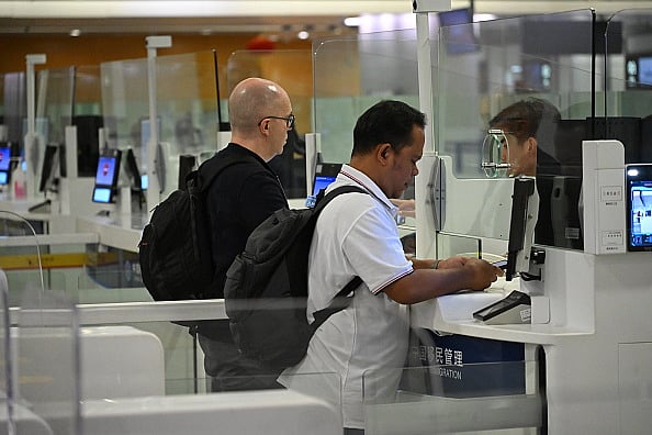 Getty Image : Shanghai Sees Influx Of Foreign Visitors As Visa-free Policy Coverage Expands