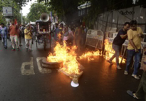Bharat Bandh: tyres burning on roads Kolkata