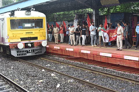 Bharat Bandh: Jadavapur railway station in South Kolkata