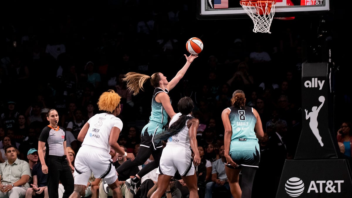 Sabrina Ionescu #20 of the New York Liberty makes a basket over Jackie Young #0 of the Las Vegas Aces at Barclays Center on July 08, 2025 in New York City. - null