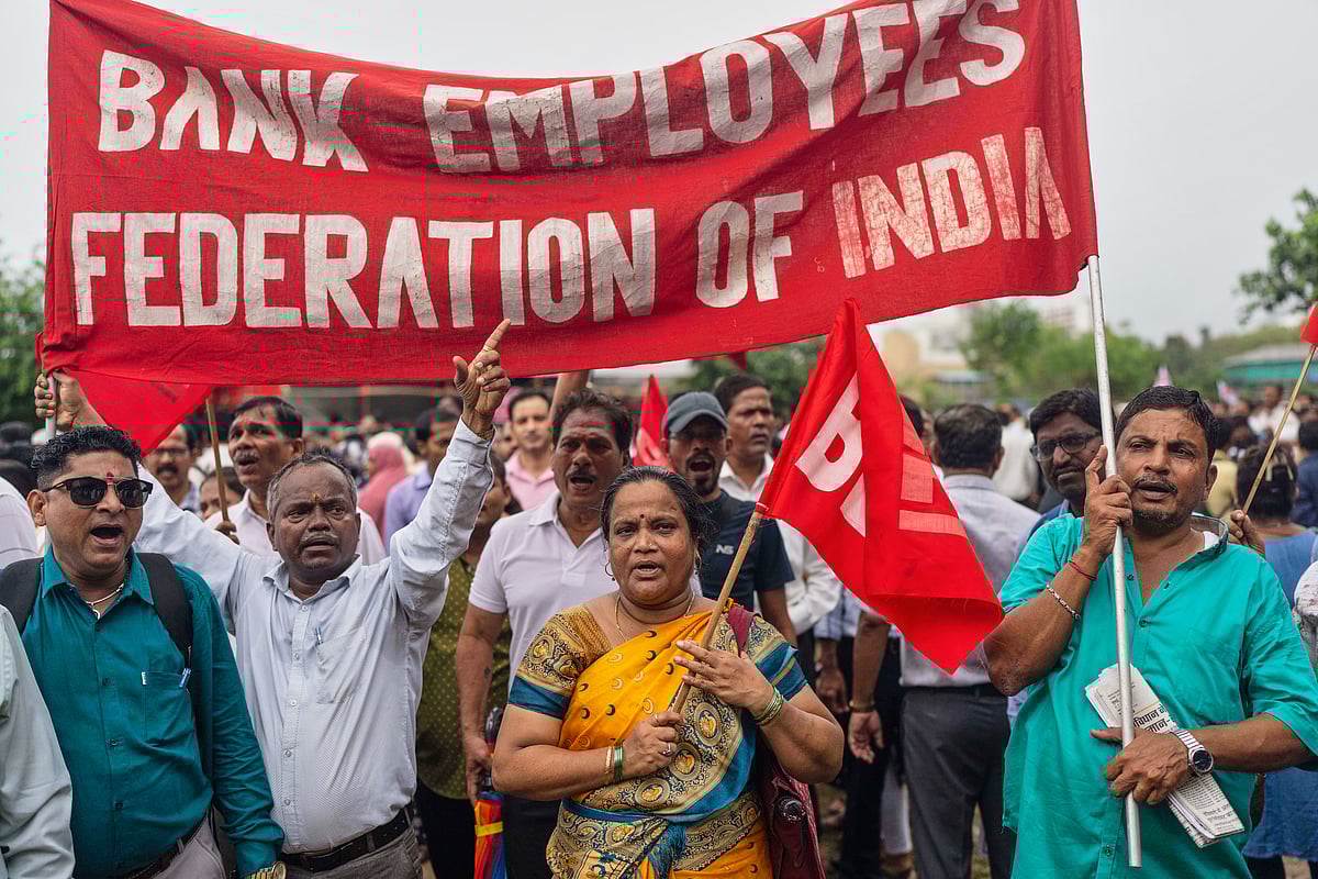 AP Photo/ Rafiq Maqbool : Bank employees shout slogans against privatization of public sector banks during a country-wide strike in Mumbai, India, , Wednesday, July 9, 2025.
