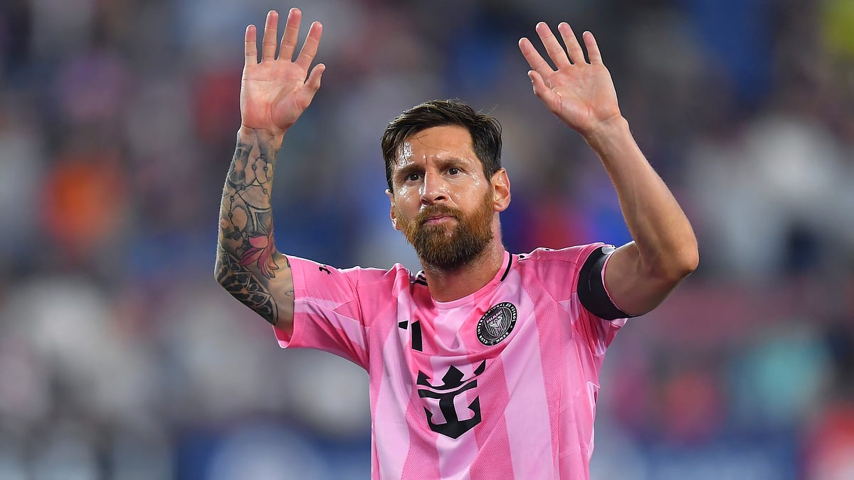 | Photo: AP/Steven Senne : New England vs Inter Miami, MLS 2025: Inter Miami forward Lionel Messi waves to the crowd as he steps off the pitch following an MLS soccer match against the New England Revolution, Wednesday, July 9, 2025, in Foxborough, Mass.