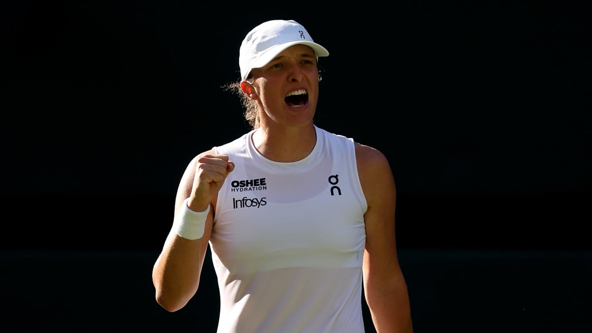 File : Iga Swiatek vs Belinda Bencic, Wimbledon 2025: Swiatek celebrates after securing her win in the semi-final.
