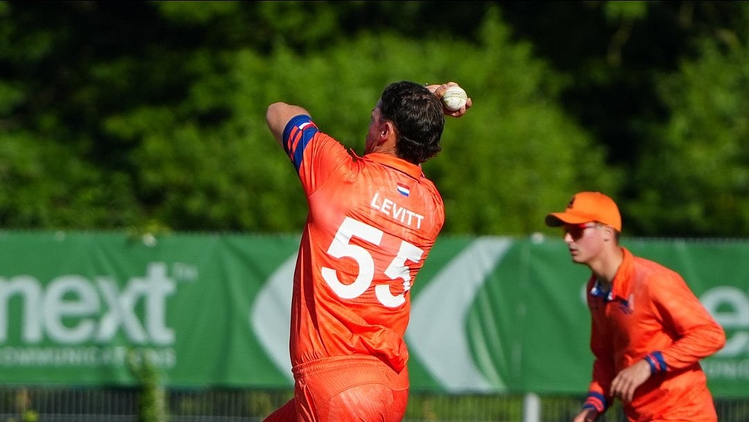 Photo: X | Netherlands Cricket Insider : Netherlands cricket team player Michael Levitt in action.
