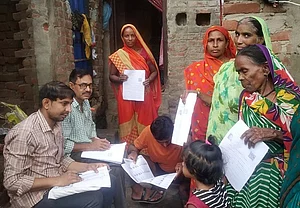 (Photo by Santosh Kumar/Hindustan Times via Getty Images)
: Villagers filling forms during door to door distribution of Enumeration Forms on July 5, 2025 in Patna, India.