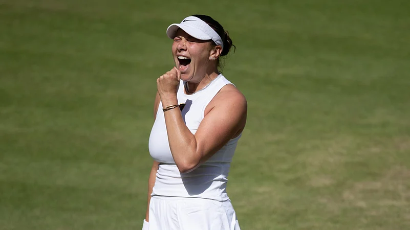 Amanda Anisimova will face Iga Swiatek on Saturday