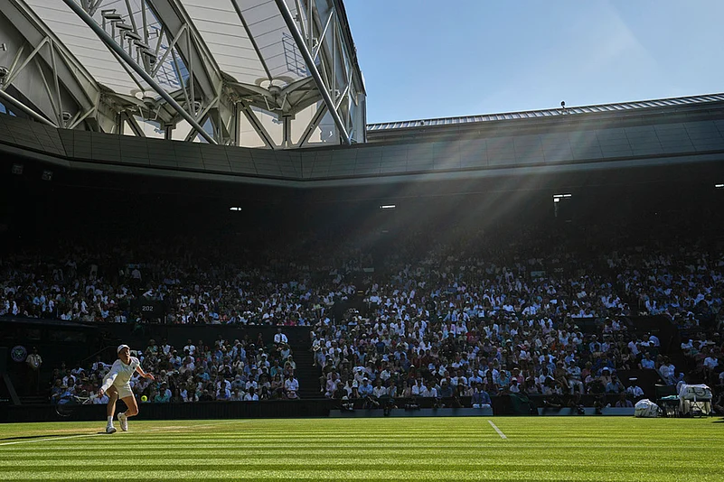 Wimbledon Tennis 2025 mens semifinal match Novak Djorkovic vs Jannik Sinner_5