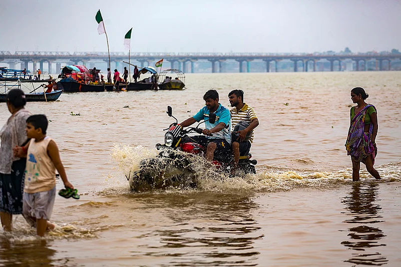 India Monsoon rains, Water levels rise in Ganga and Yamuna
