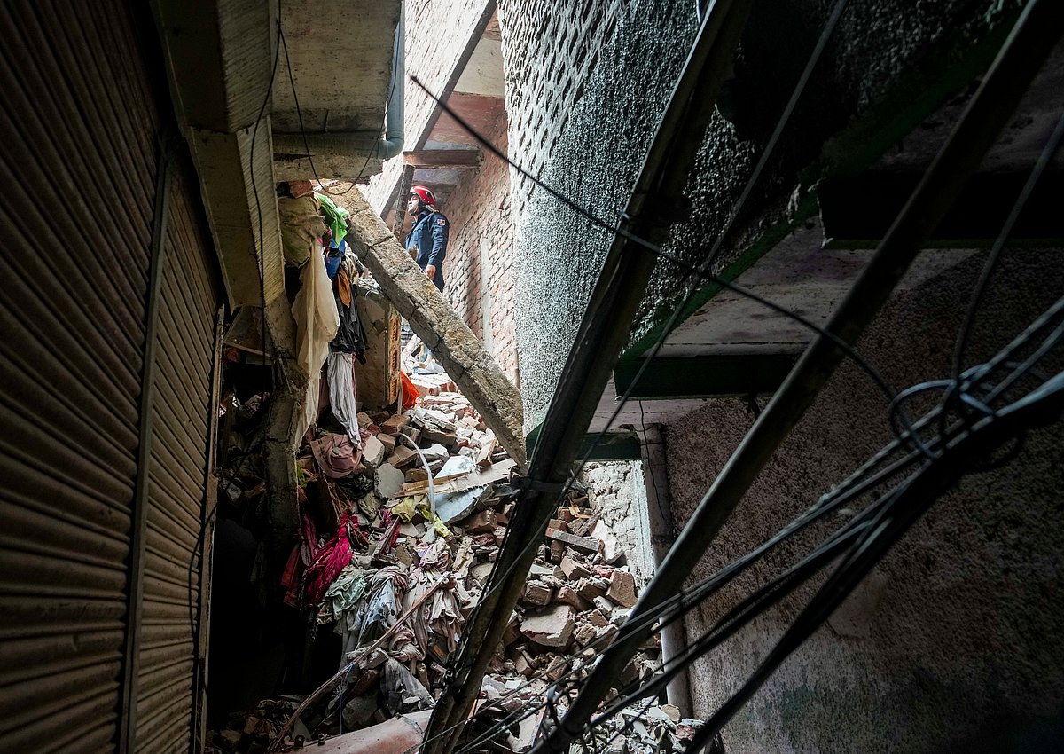 Manvender Vashist Lav/PTI : Delhi Building Collapse