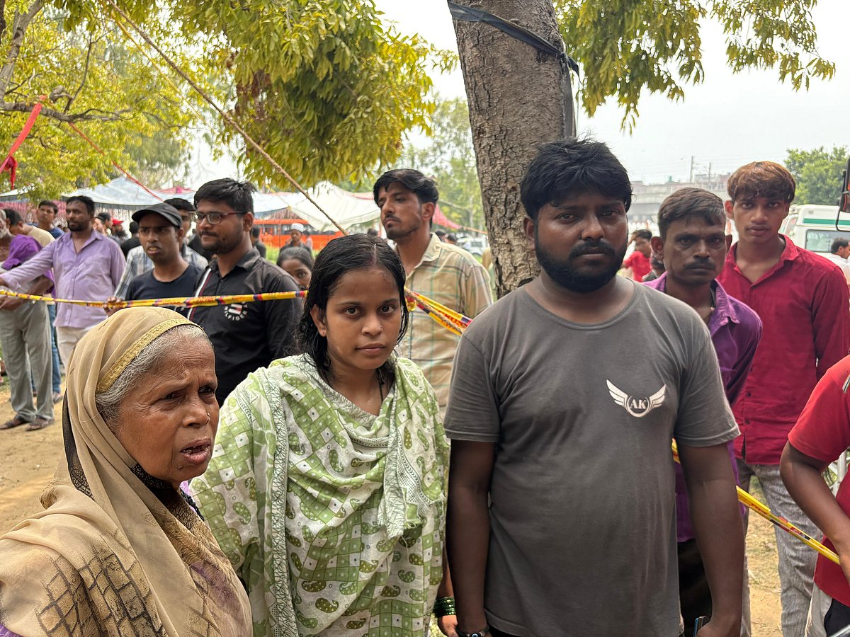 delhi house collapse