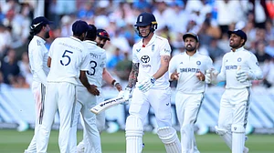AP Photo/Richard Pelham : England's Brydon Carse, centre, walks off the field after losing his wicket during the fourth day of the third cricket test match between England and India at Lord's cricket ground in London.