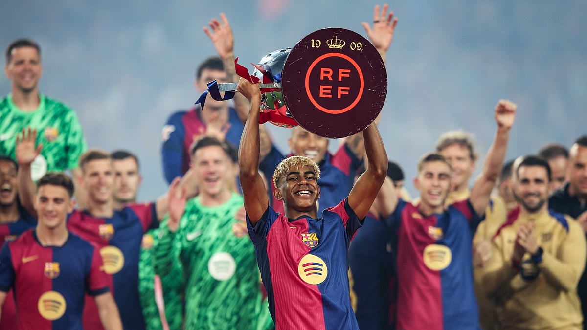 Lamine Yamal celebrates his second La Liga title - null