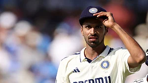 AP/Richard Pelham : India's Washington Sundar gestures as he walks towards pavilion after England's inning