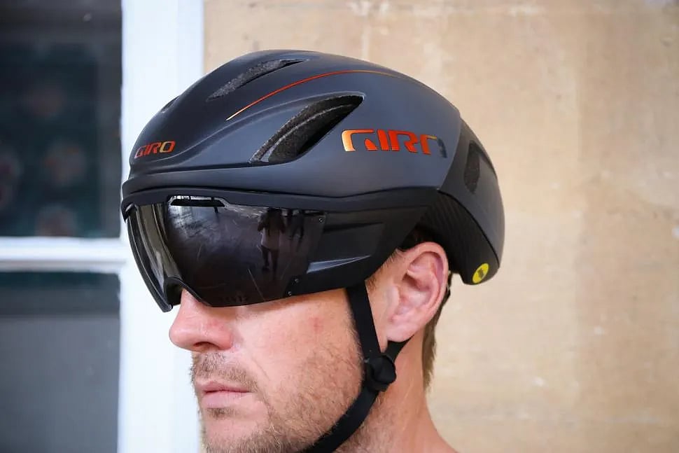 Cycling Aerodynamics: How Aero Helmets & Clothing Boost Speed