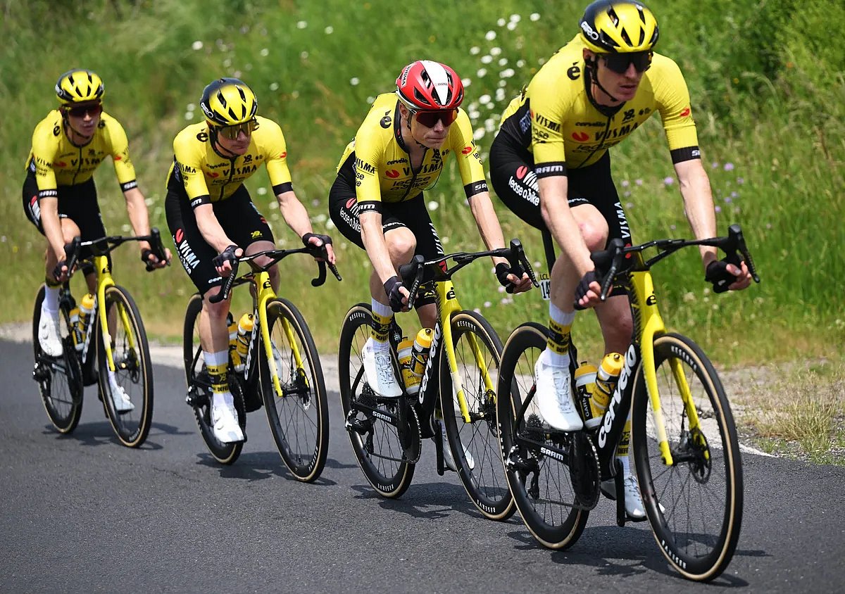 2025 Tour De France Tech Trends: Aero Bikes, AI & Gear Innovations