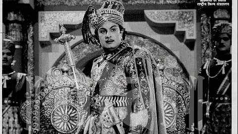 MGR in Nadodi Mannan