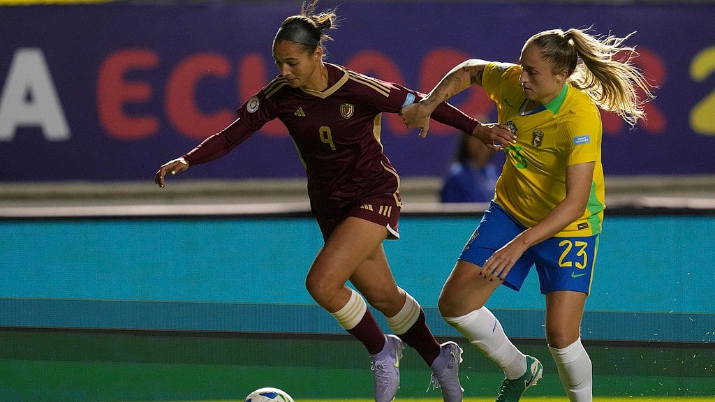AP/Dolores Ochoa : Deyna Castellanos of Venezuela, left, and Isa Haas of Brazil fight for the ball during a Women's Copa America soccer match in Quito, Ecuador.
