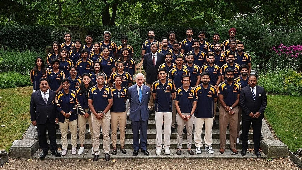 | Photo: Aaron Chown/Pool via AP : Indian men's, women's cricket teams meet King Charles III.