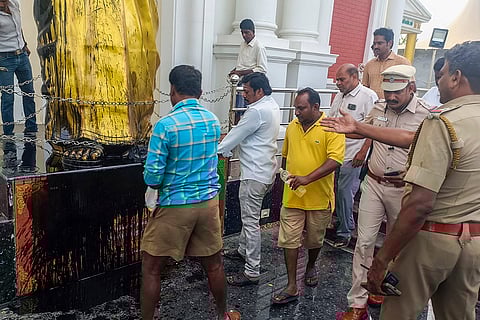 Karunanidhi statue defaced in Salem