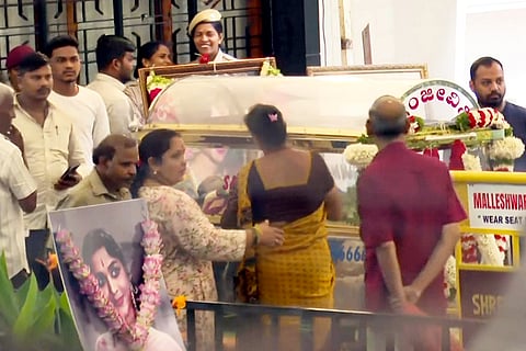 Veteran actress Saroja Devi's mortal remains brought to her residence