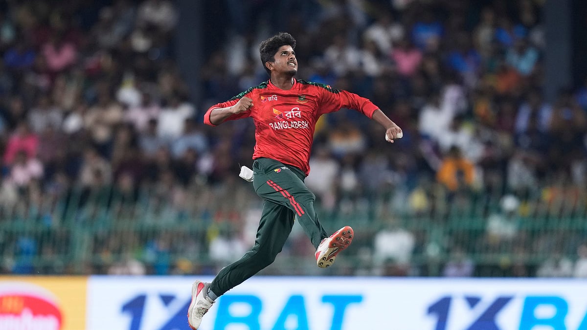 (AP Photo/Eranga Jayawardena) : Bangladesh's Mahedi Hasan celebrates the wicket of Sri Lanka's Kusal Perera during the third Twenty20 cricket match between Sri Lanka and Bangladesh in Colombo, Sri Lanka, Wednesday, July 16, 2025. 