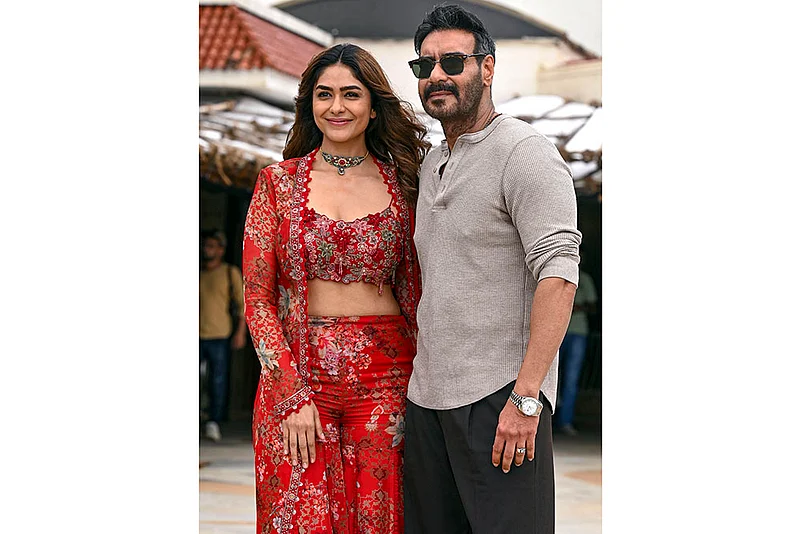 Promotion of film Son of Sardaar 2; Mrunal Thakur and Ajay Devgn