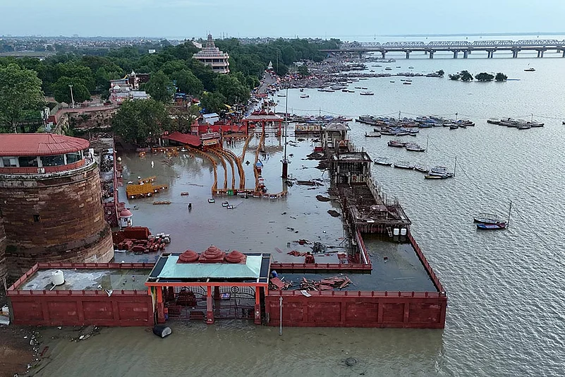 Gangas water level rises