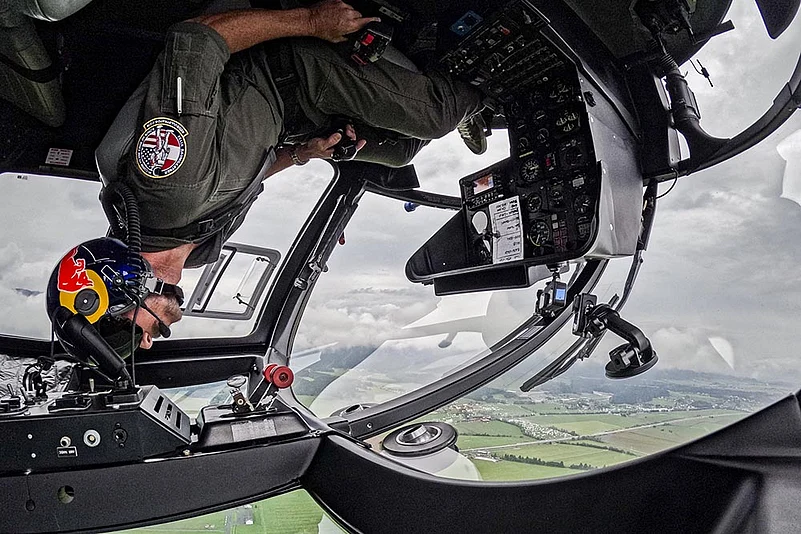 Austrian skydiver Felix Baumgartner dies in paragliding crash in Italy_10