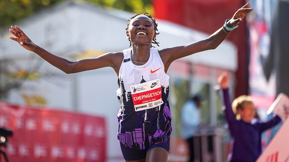 | Photo: AP/Tess Crowley : Ruth Chepngetich, from Kenya, crosses the finish line of the Chicago Marathon to win the women's professional division and break the women's marathon world record in Grant Park on Oct. 13, 2024.