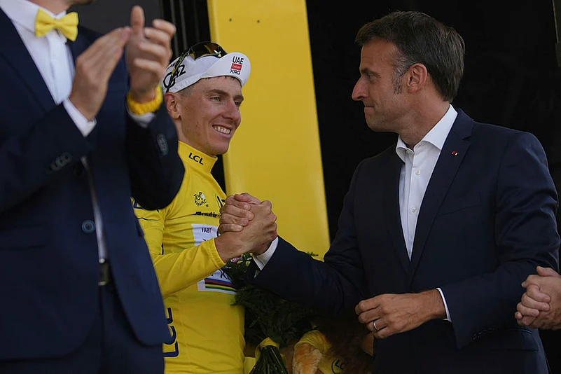 Twelfth stage of the Tour de France cycling race 2025 photos_Emmanuel Macron