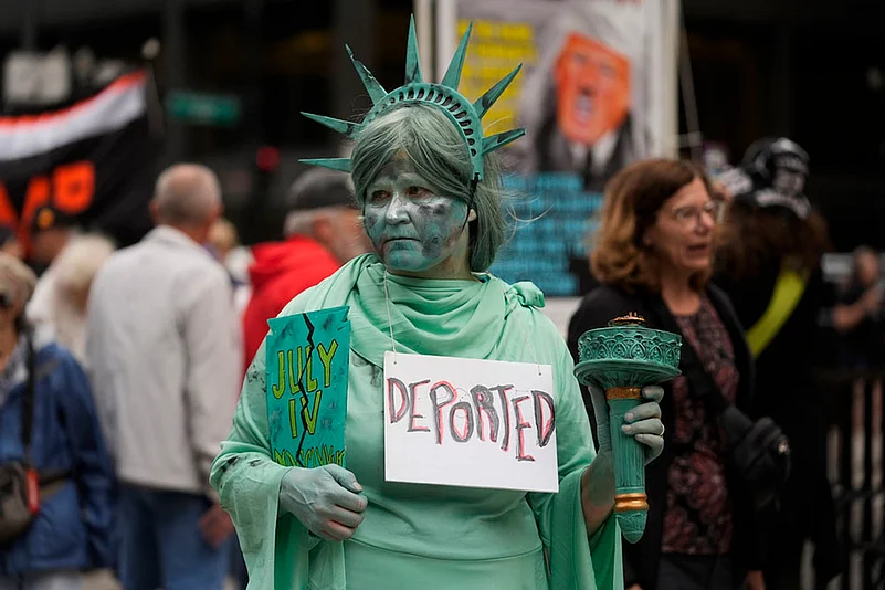 Good Trouble Protests Against Trump Being Held Across United States_rally at Daley Plaza