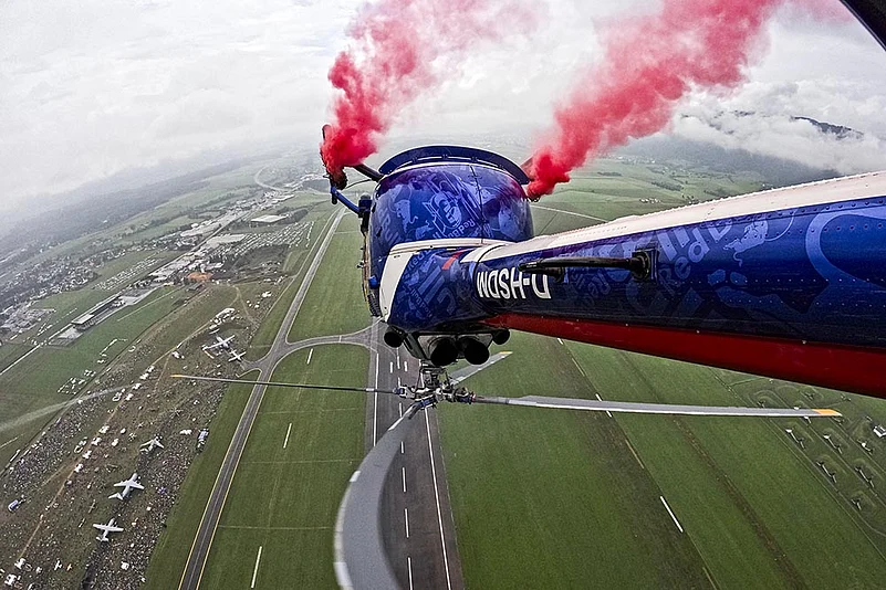 Austrian skydiver Felix Baumgartner dies in paragliding crash in Italy_9