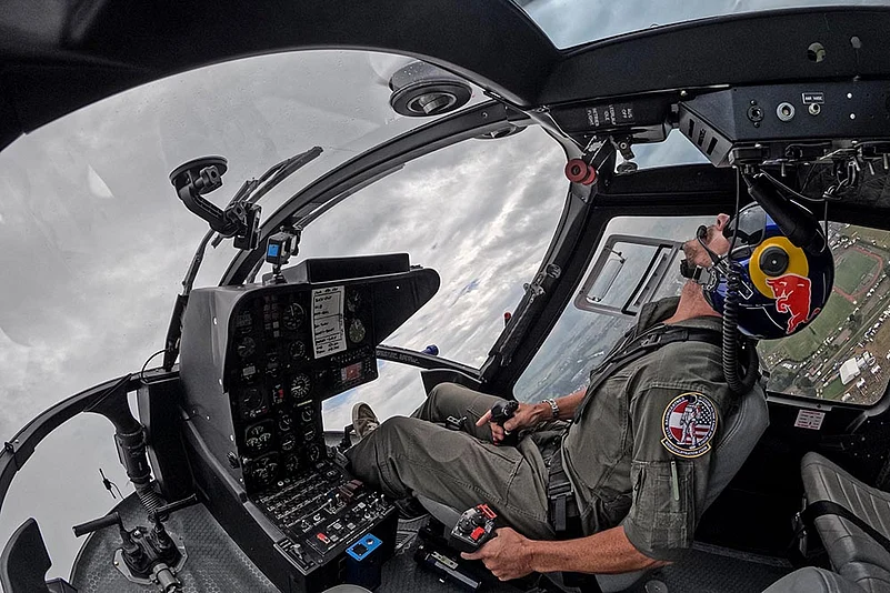Austrian skydiver Felix Baumgartner dies in paragliding crash in Italy_7