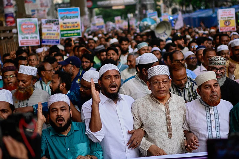 Bangladesh Violence in Gopalganj_Jamaat-e-Islami activists