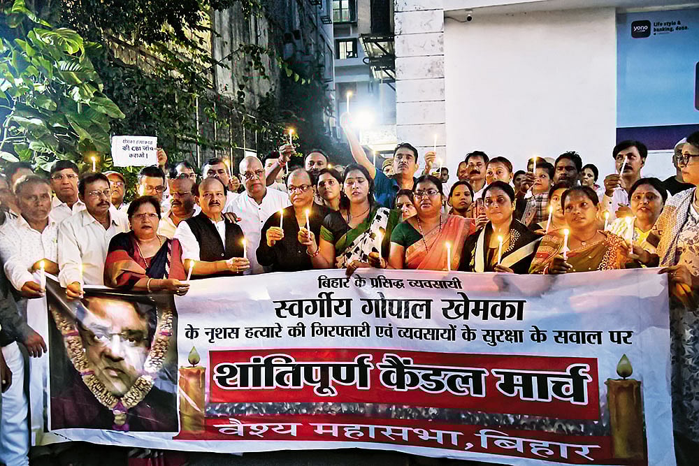 In Solidarity: Businessmen in Patna take out a candle march to protest against the murder of Gopal Khemka - | Photo: Getty Images